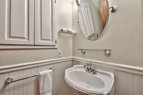 7400 River Rd, Truckee CA  96161 exterior