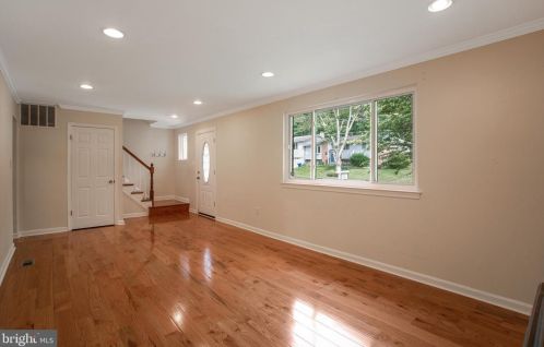 6812 Landor Ln, Springfield VA  22152-3333 exterior