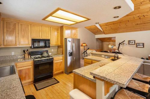 13848 Copenhagen Dr, Truckee CA  96161-6626 exterior
