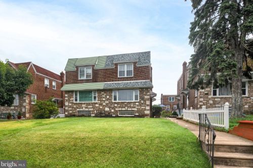 8105 Farnsworth St, Philadelphia, PA 19152-3008