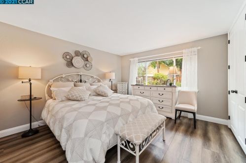 907 Hastings Dr, Concord CA  94518-3821 exterior