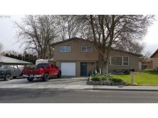 7 Cedar Dr, Hermiston, OR 97838-2318