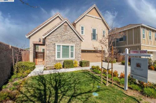 7075 Syrah Dr, Pleasanton, CA 94568-2362