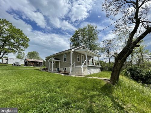 70 Oriental Cir, Berkeley Springs, WV 25411-3449
