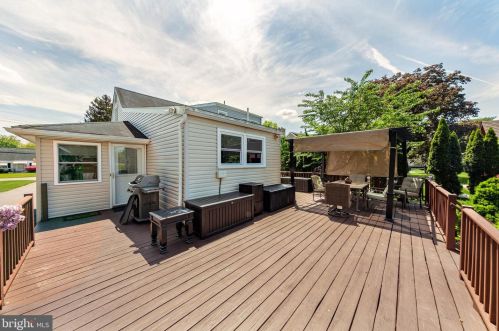 170 Upper Fry Rd, Trenton NJ 08628-2728 exterior