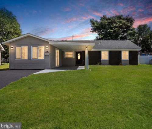 14 Snowflower Ln, Willingboro, NJ 08046-1013