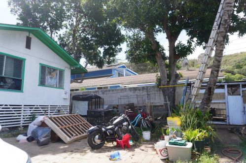 1592 Perry St, Honolulu, HI 96819-3626