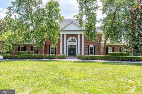 11933 Thomas Ave, Great Falls, VA 22066-1005