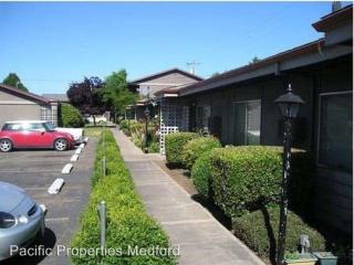 711 Royal Ave, Medford OR  97504-6488 exterior