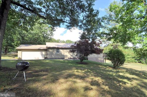 399 Clearfield Dr, Berkeley Springs, WV 25411-4866