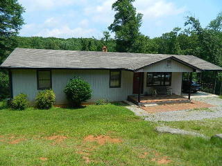 102 Hickory Lake Ln, Goodview, VA 24095-2402