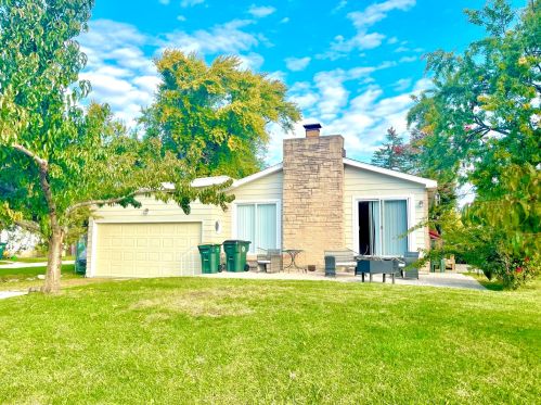 27044 Sunset Ave, Antioch, IL 60002-9750