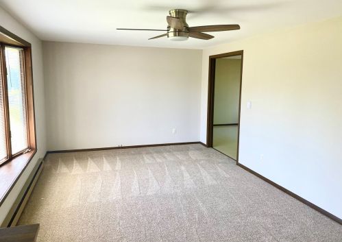 9025 Krunfus Rd, Alden, IL 60033-9226
