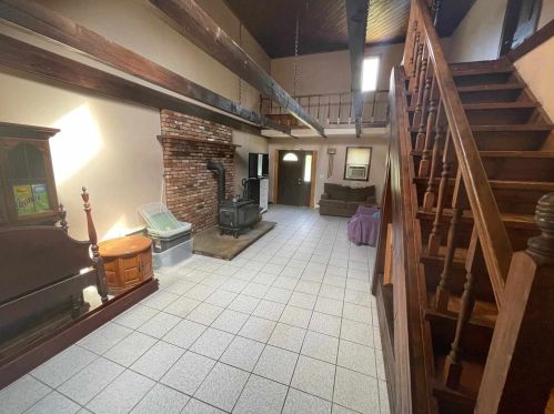 16 Melody Ln, Pelham, NH 03076-3528