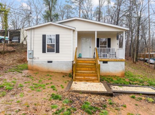 200 Farmhouse Rd, Mount Airy, GA 30563-2936