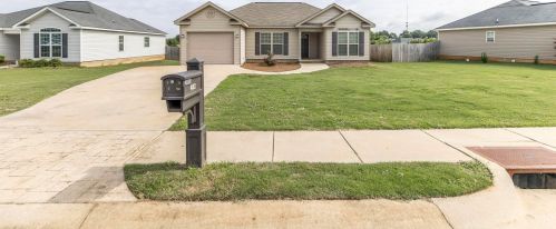 402 Tug Ct, Warner Robins GA  31088-2134 exterior
