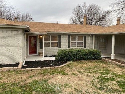 3551 Reeves St, Fort Worth, TX 76117-3339