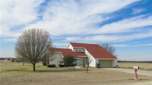 145 Diamond Oaks Dr, Nocona, TX 76255-9385