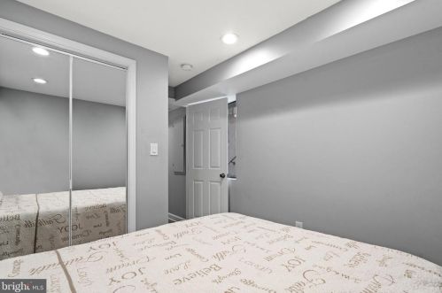 5637 Fort Corloran Dr, Springfield VA  22015-2114 exterior