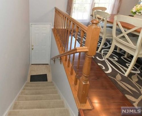 698 Pepperidge Rd, Mahwah, NJ 07430-3448