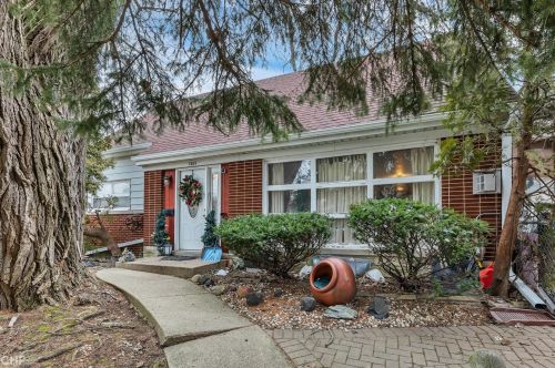 7555 Keeler Ave, Skokie, IL 60076-3807