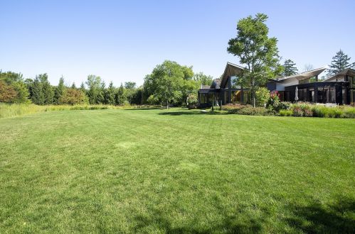 2500 Telegraph Rd, Bannockburn IL  60015-1540 exterior