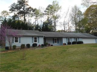 233 Edith Ln, Lilburn, GA 30047-3825