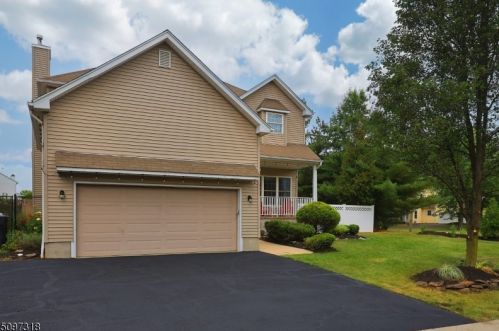 2 Stapleton Ct, Bridgewater, NJ 08807-2504