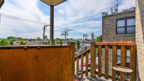 3221 Montrose Ave, Chicago IL  60618-1203 exterior
