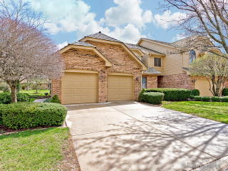 8531 Thistlewood Ct, Oak Brook IL  60561-8409 exterior