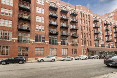 360 Illinois St, Chicago IL  60654-3658 exterior