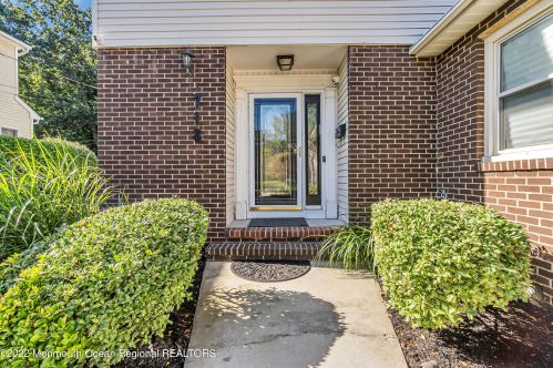 718 Grassmere Ave, Tinton Falls NJ  07712-4333 exterior