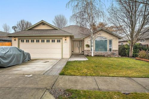 930 Hampton Way, Medford, OR 97501-1897