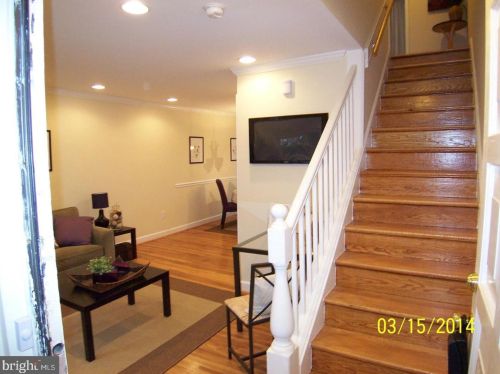 2912 16th Rd, Arlington, VA 22204-9427
