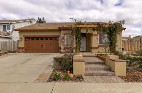 9899 Sorrentino Dr, Elk Grove, CA 95757-2833