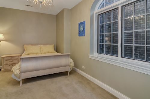 137 Oxford Ave, Willowbrook IL  60514-1151 exterior