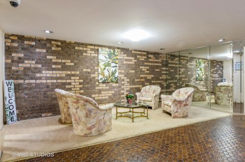 3300 Carriageway Dr, Arlington Hts, IL 60004-1506