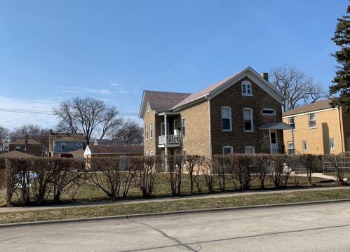 7418 Kostner Ave, Skokie, IL 60076-3852