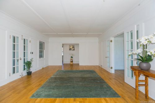 2021 Kakela Dr, Honolulu HI  96822-2158 exterior