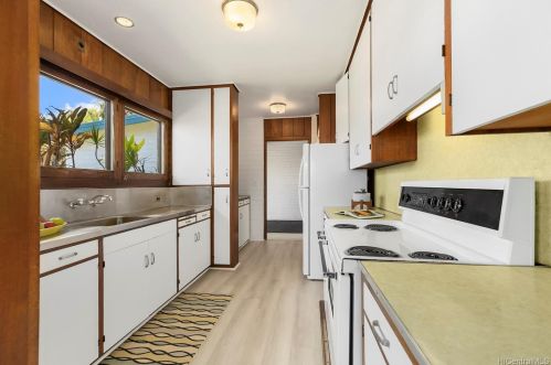 2024 Manoa Rd, Honolulu HI  96822-2120 exterior