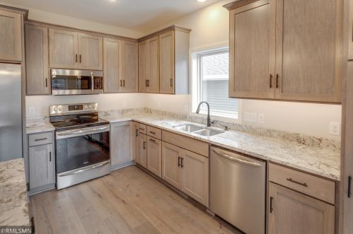 489 Blue Jay Ct, Brainerd, MN 56401-4636