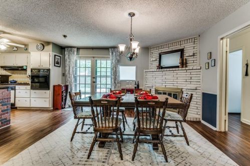 2119 Royal Oaks Dr, Irving TX 75060-5130 exterior