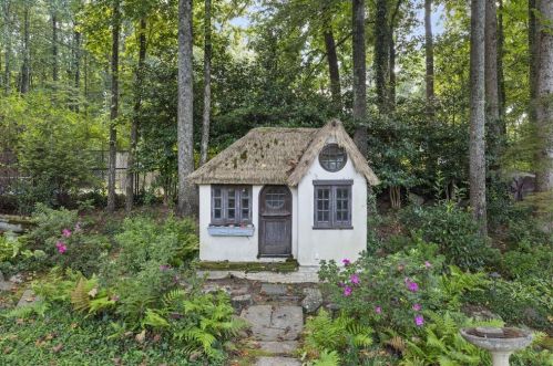2860 Habersham Rd, Atlanta GA  30305-2959 exterior