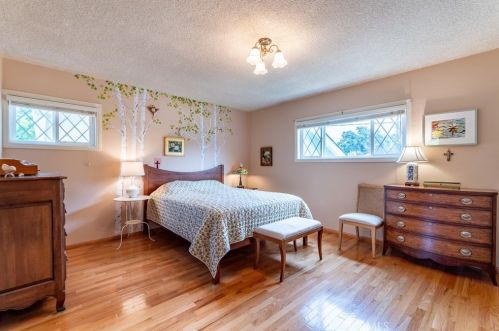 3902 Altura Ave, Glendale CA 91214-2501 exterior