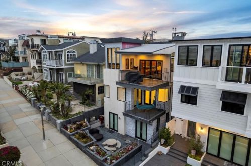 320 20th St, Manhattan Beach, CA 90266-4533