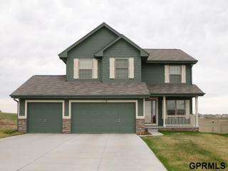 16008 Grebe St, Bennington, NE 68007-1650
