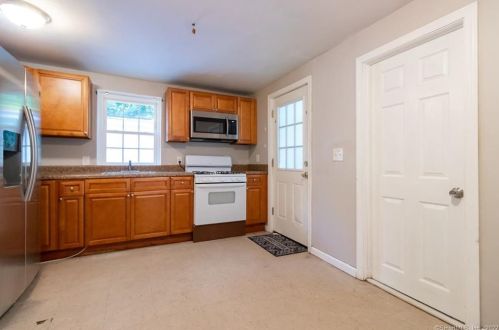 218 Main St, Vernon CT  06066-3329 exterior