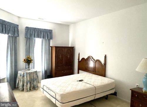 141 Meadowlark Dr, Trenton NJ  08690-3547 exterior