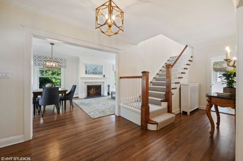 470 Orchard Ln, Northfield, IL 60093-4222