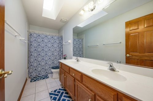 2772 Freeland Cir, Naperville IL  60564-5827 exterior